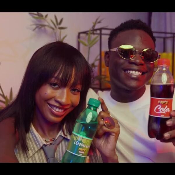 Lil Dou dans le clip officiel de Pap's Soda réalisé par Cheedavely Bolonon