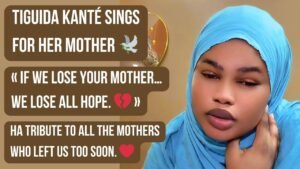 Malian singer Tiguida Kanté pays tribute to her late mother in an emotional song.