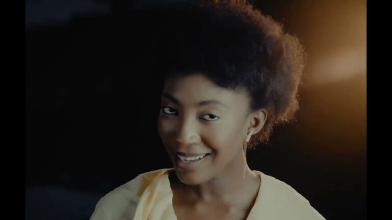 La chanteuse Faïza performant avec élégance dans son clip vidéo BB Yo